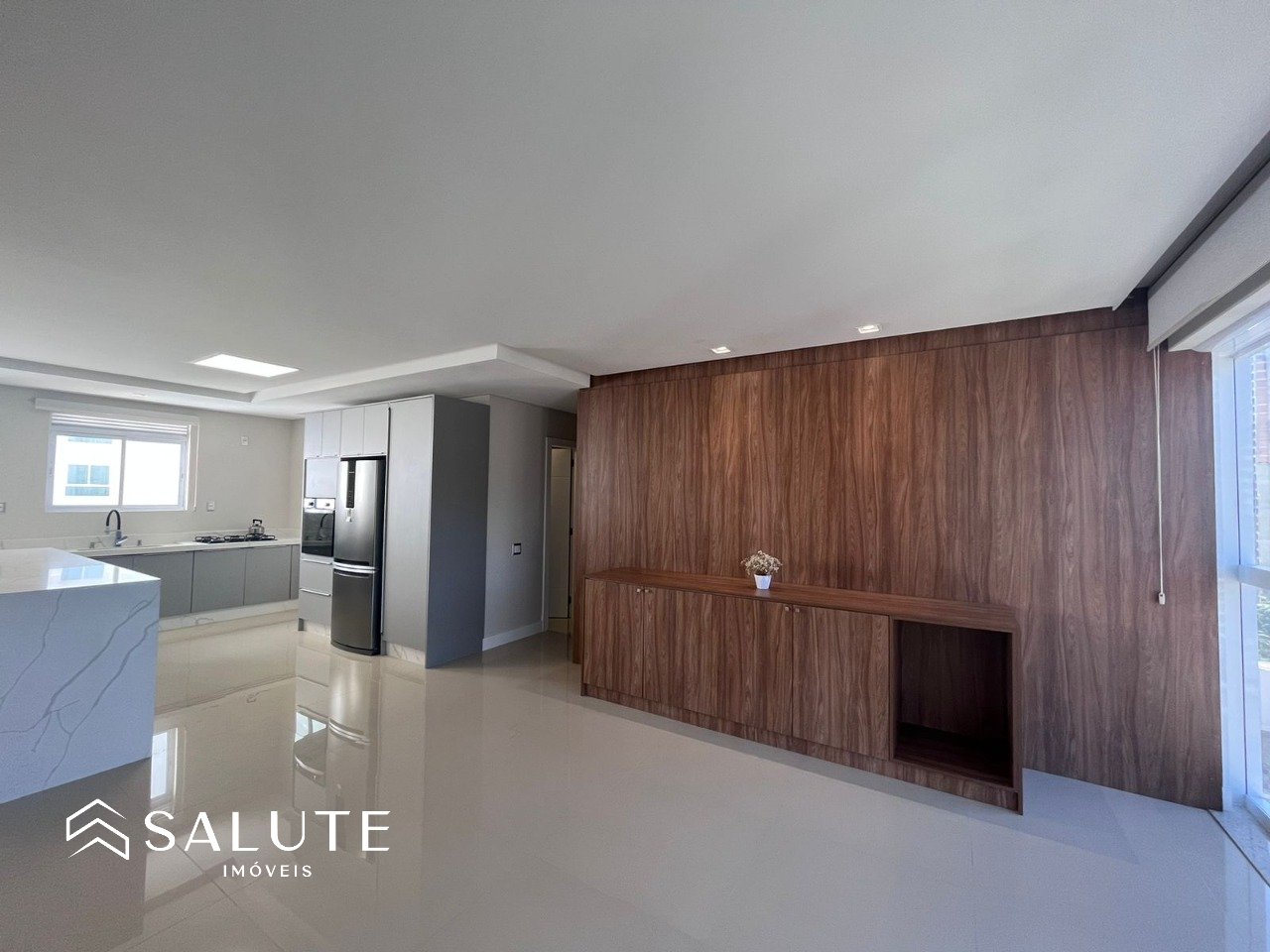 Apartamento Quadra Mar com 4 Suítes.