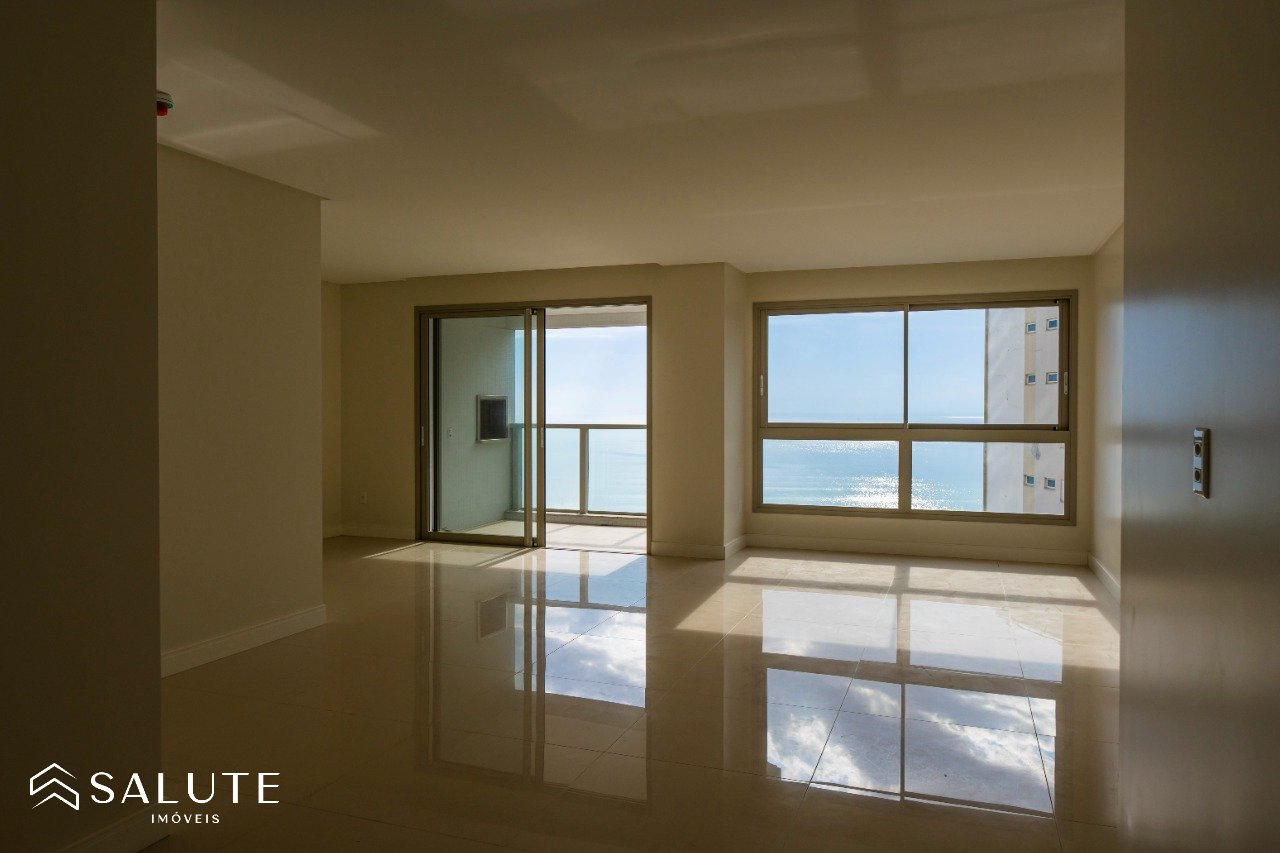 Apartamento à venda com 4 Suítes na Barra Sul