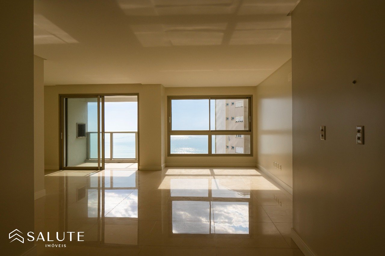 Apartamento à venda com 4 Suítes na Barra Sul