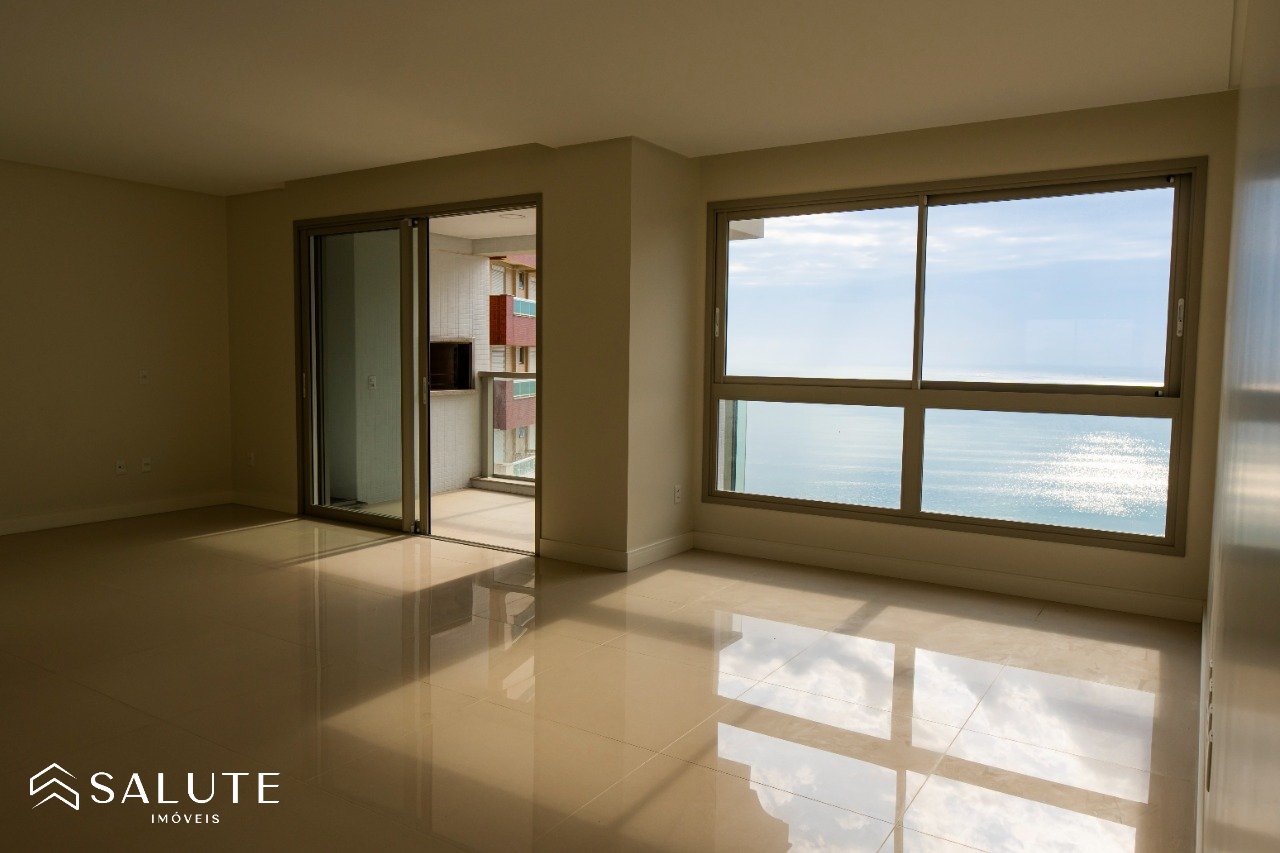Apartamento à venda com 4 Suítes na Barra Sul