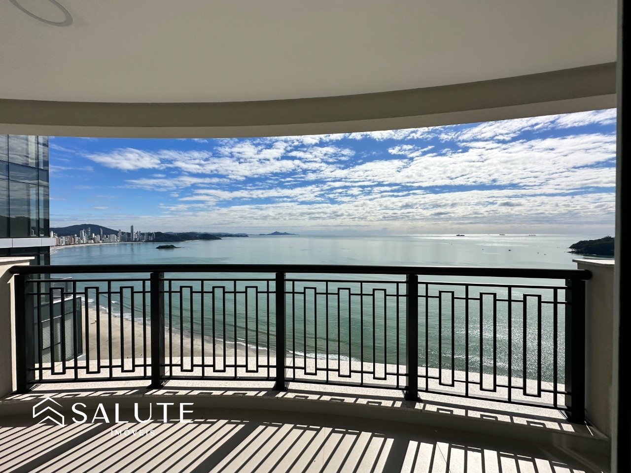 Apartamento à venda 04 Suítes na Barra Sul