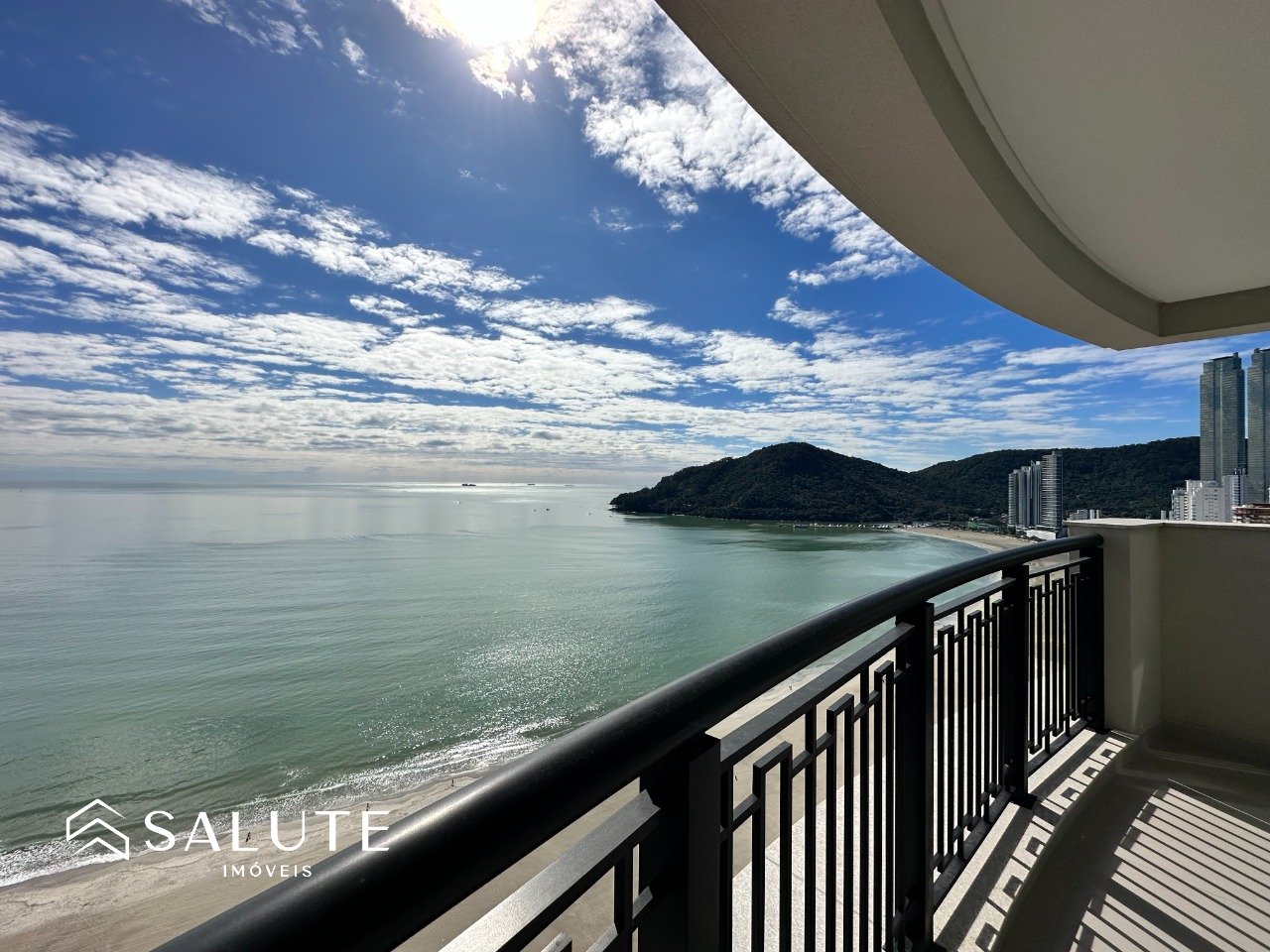 Apartamento à venda 04 Suítes na Barra Sul