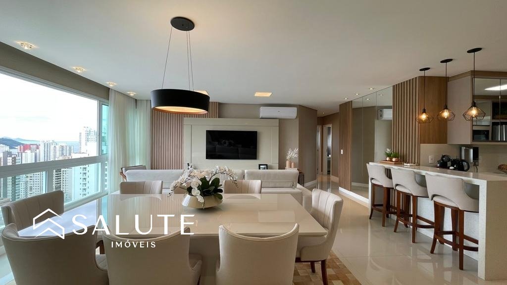 Apartamento à venda com 4 dormitórios no Centro