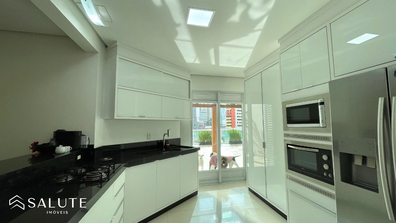 Apartamento à venda 4 dormitórios na Barra Sul