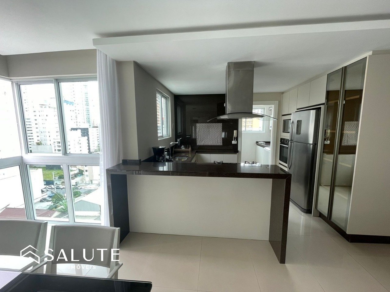 Apartamento à venda 4 dormitórios na Barra Sul