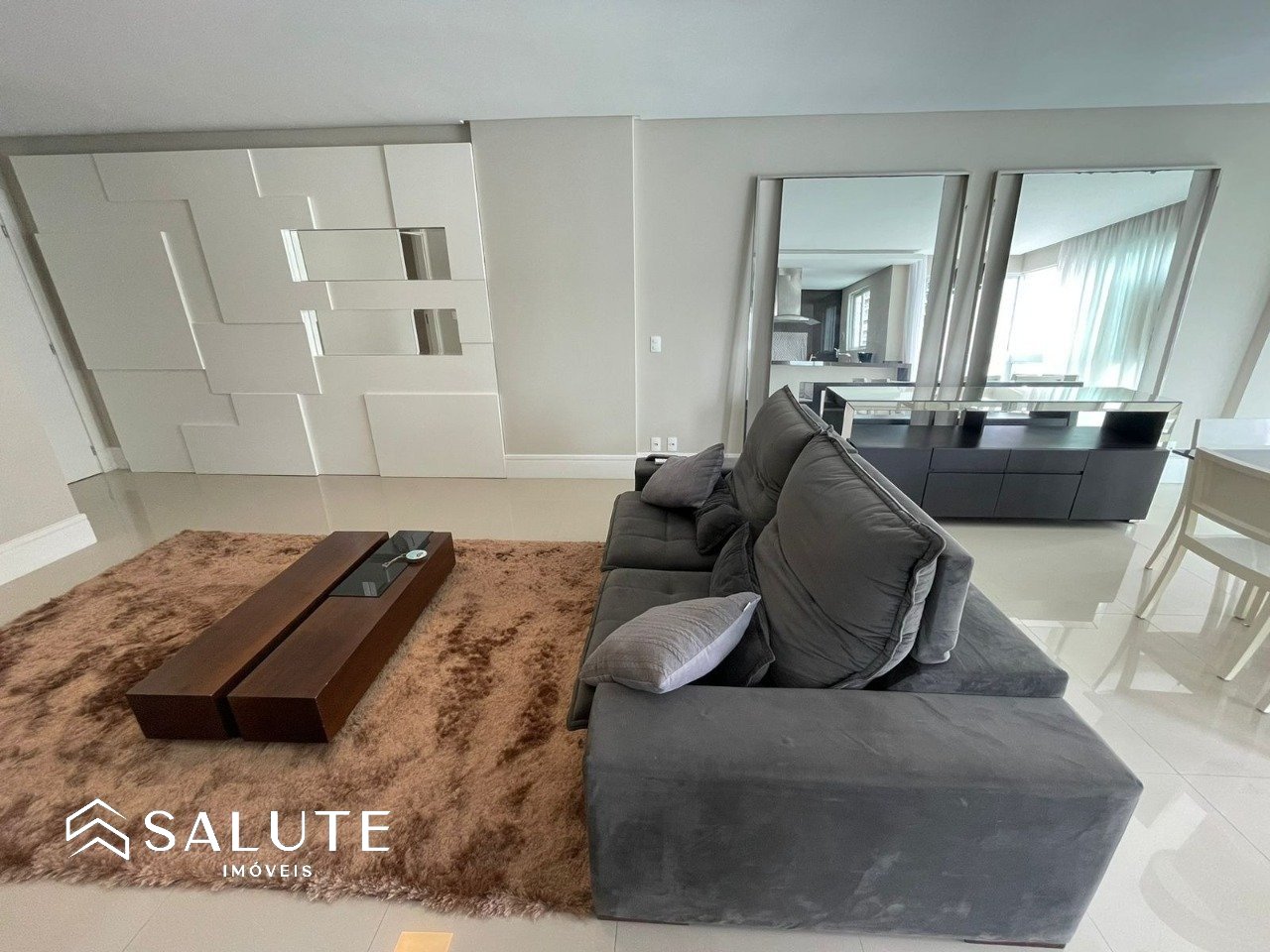 Apartamento à venda 4 dormitórios na Barra Sul