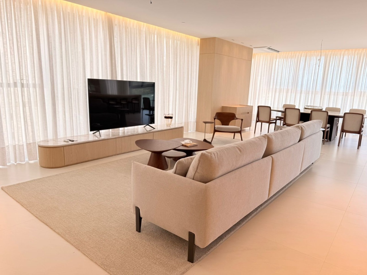Apartamento á Venda com 4 Suítes na Barra Sul