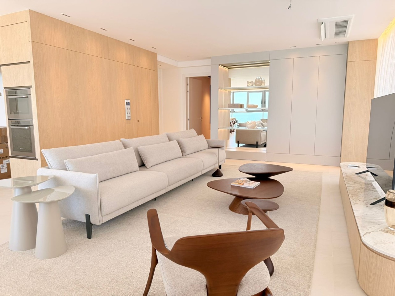 Apartamento á Venda com 4 Suítes na Barra Sul