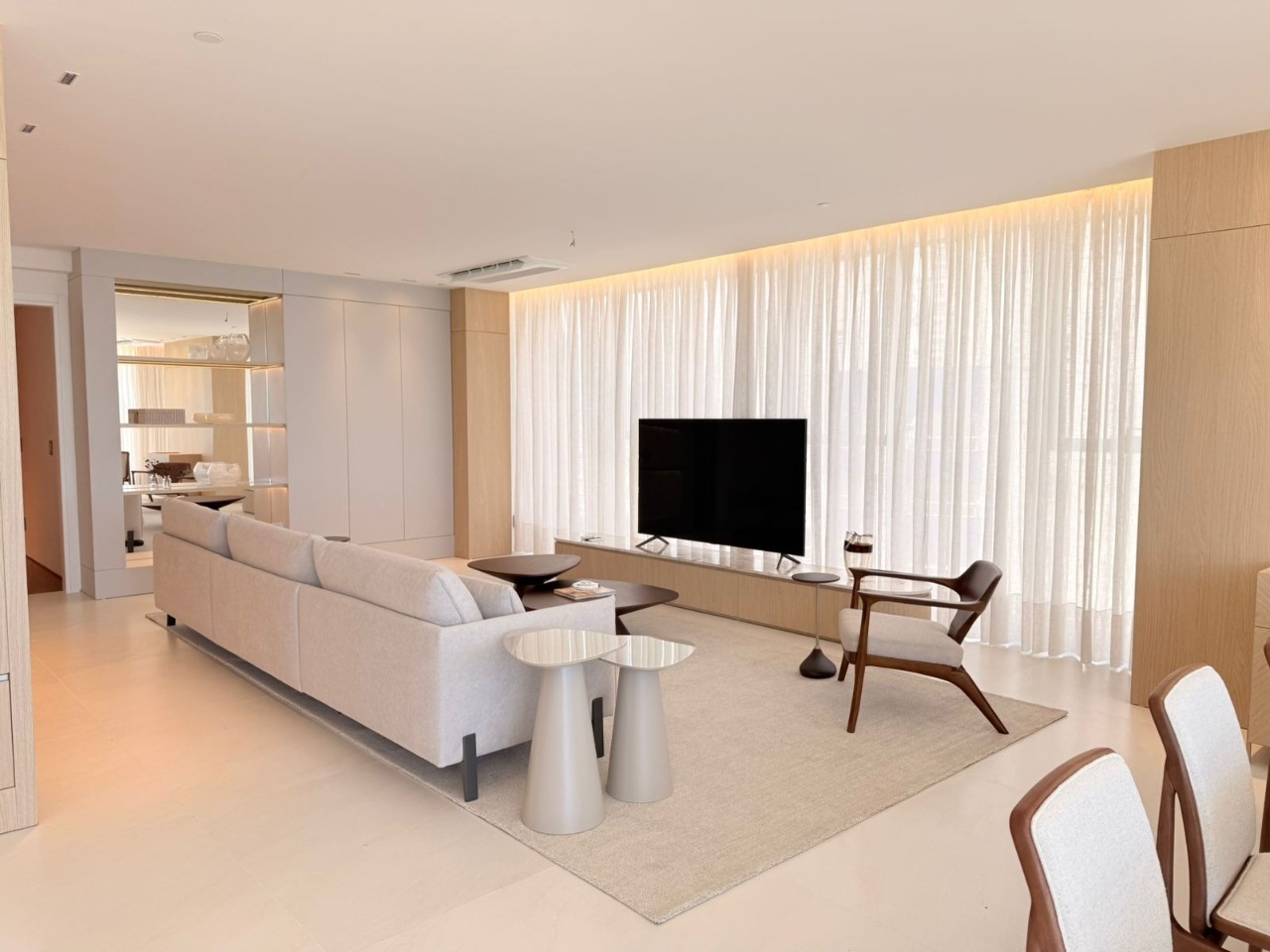 Apartamento á Venda com 4 Suítes na Barra Sul