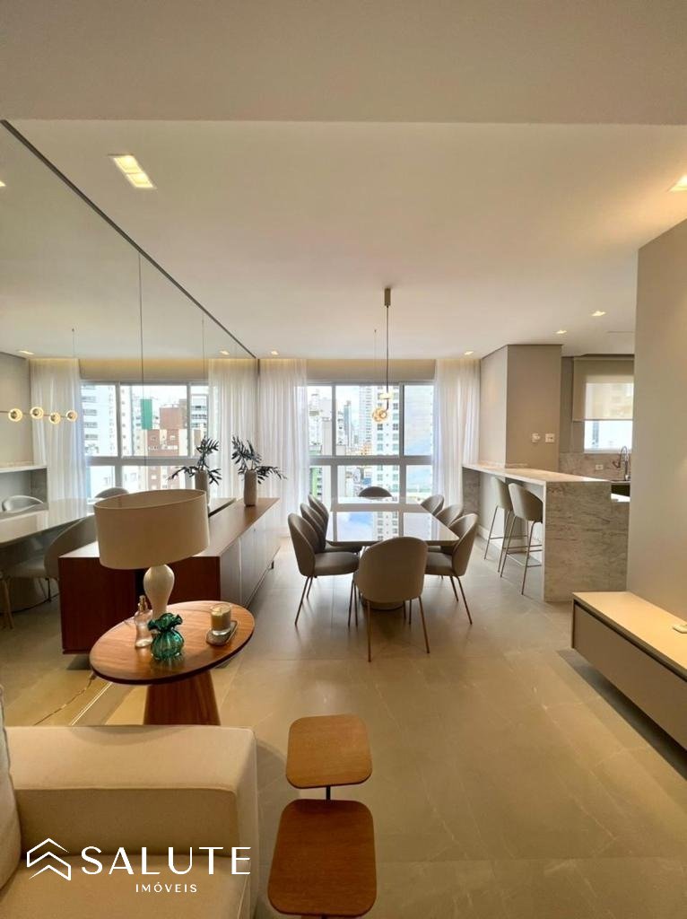 Apartamento á venda com 04 Dormitórios no Centro