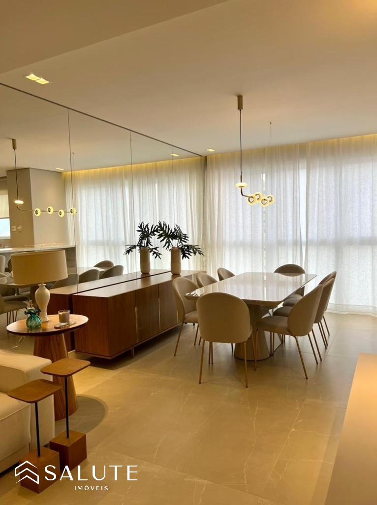 Apartamento á venda com 04 Dormitórios no Centro