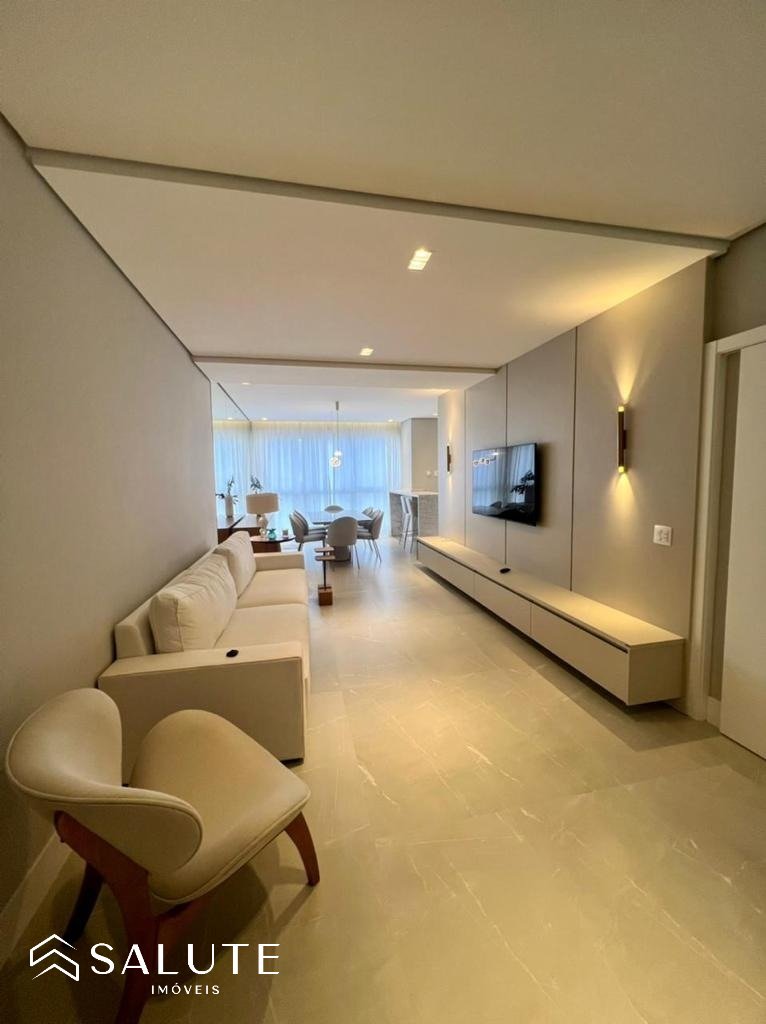 Apartamento á venda com 04 Dormitórios no Centro