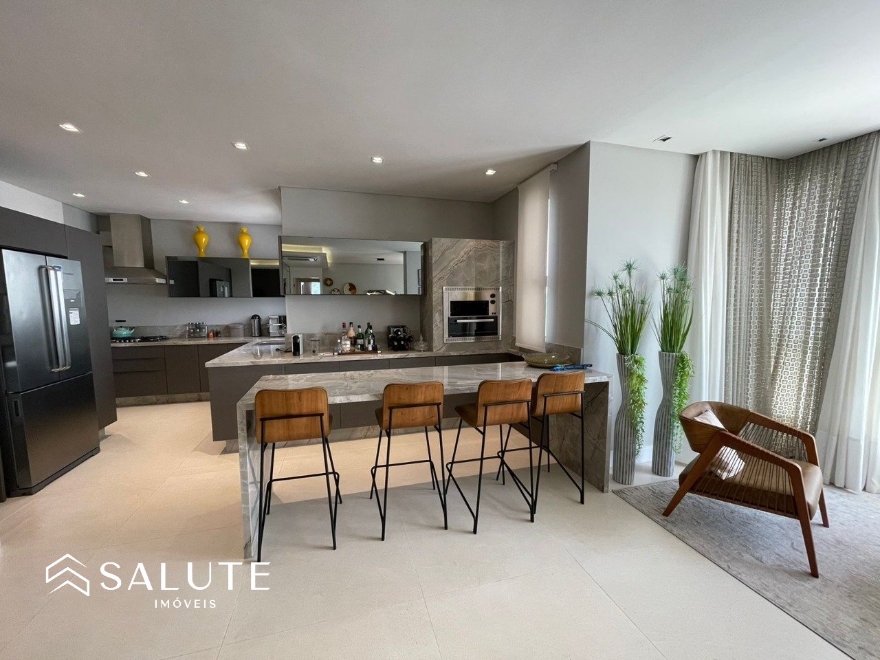 Apartamento à venda 3 suítes na Barra Sul
