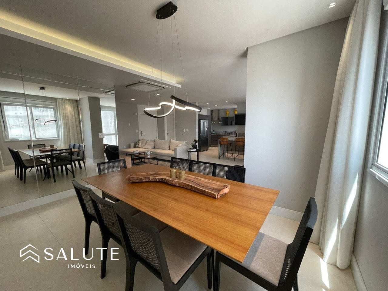 Apartamento à venda 3 suítes na Barra Sul