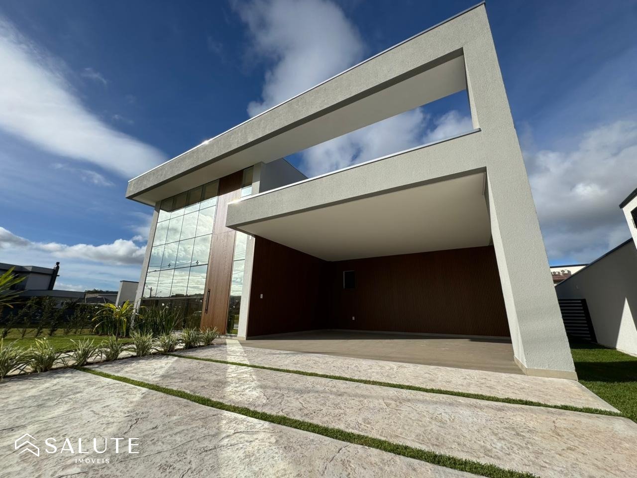 Casa a venda 4 suítes em Camboriú