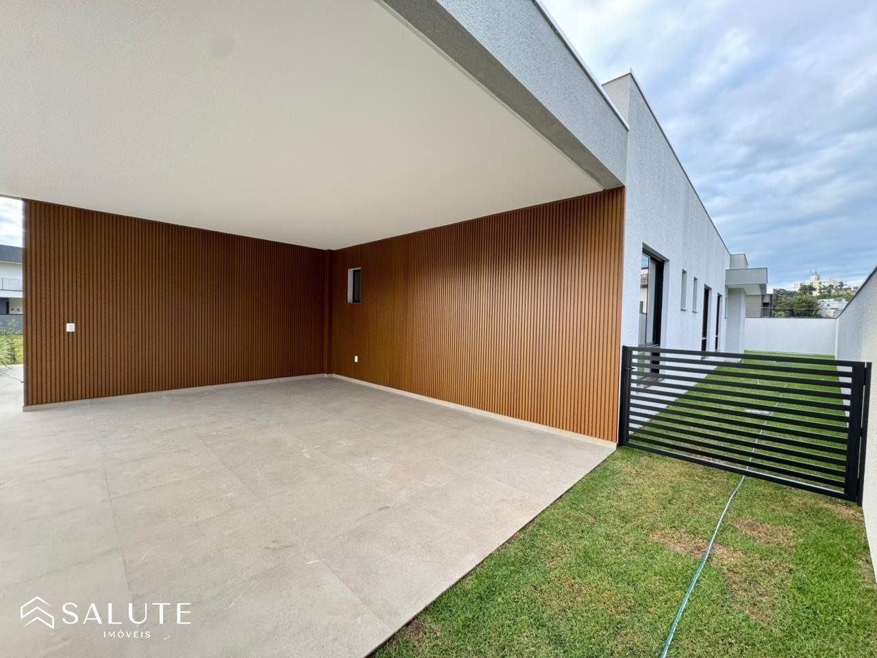 Casa a venda 4 suítes em Camboriú