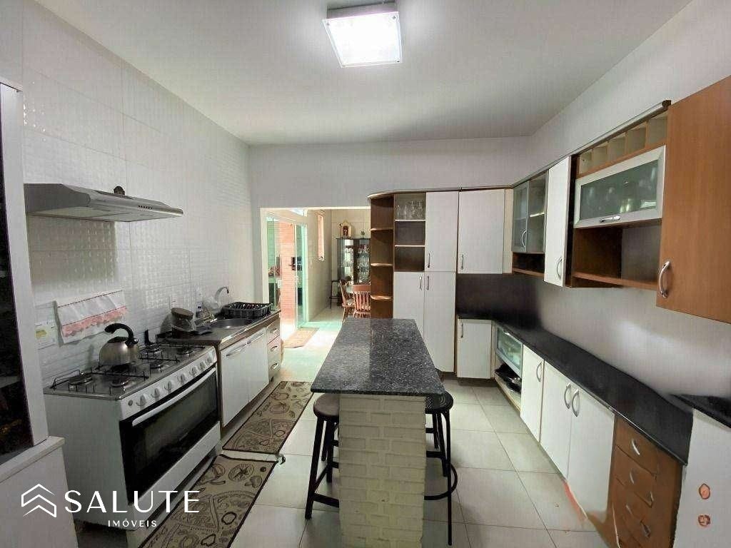 Casa para aluguel com 5 dormitórios no Nações