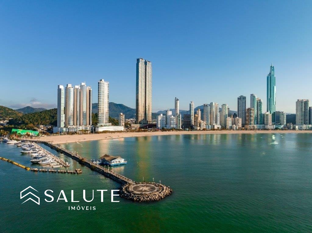 Apartamentoà venda 8 suítes na Barra Sul