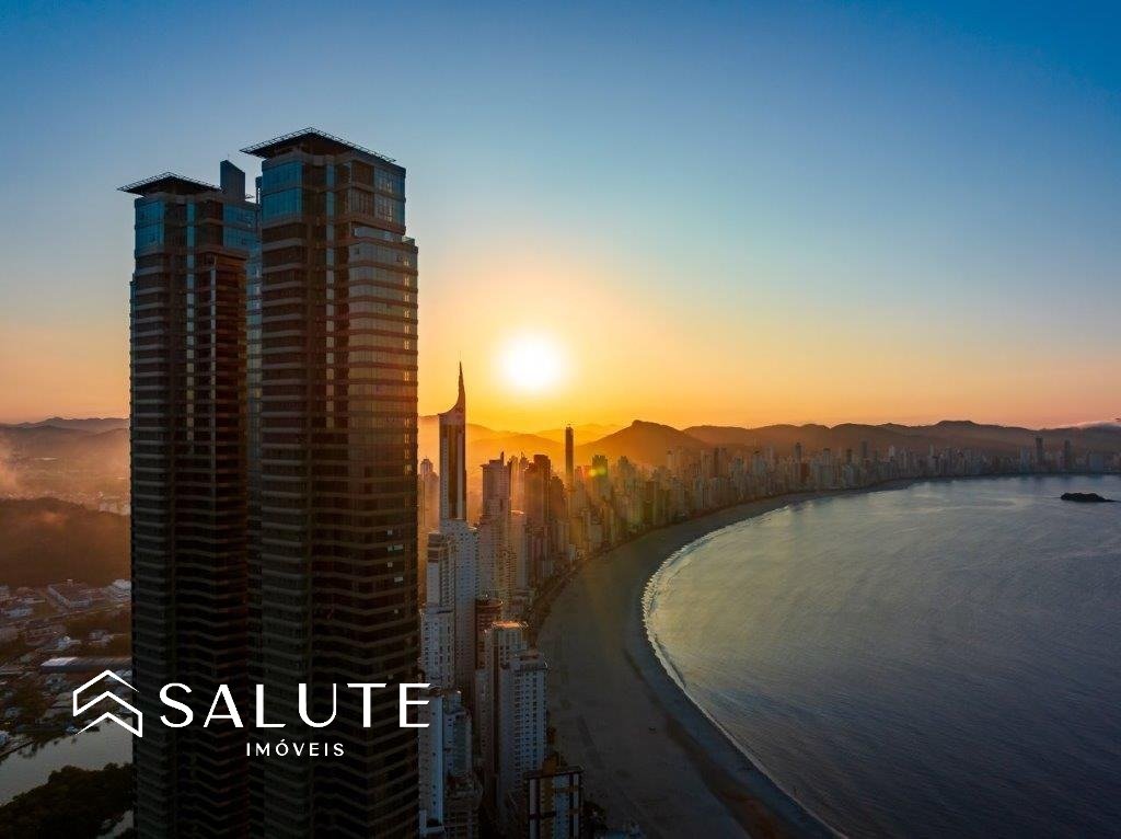 Apartamentoà venda 8 suítes na Barra Sul