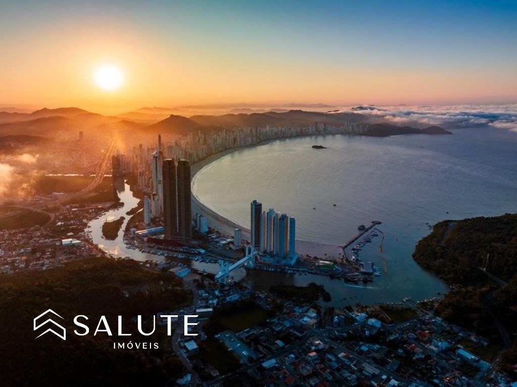 Apartamentoà venda 8 suítes na Barra Sul