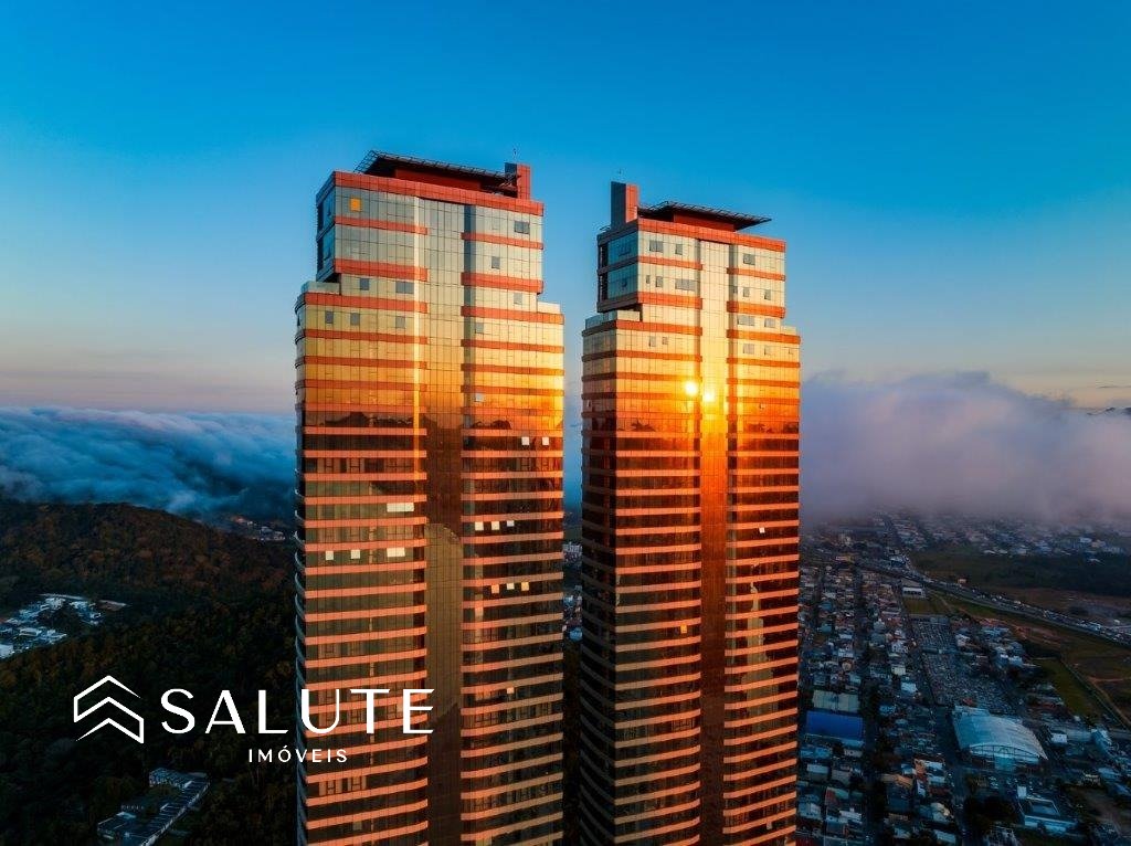 Apartamentoà venda 8 suítes na Barra Sul