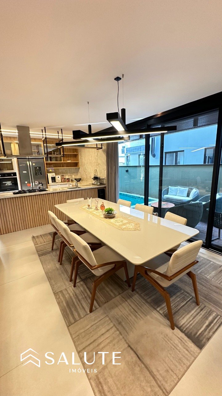Casa a venda com 4 suítes em Santa Regina