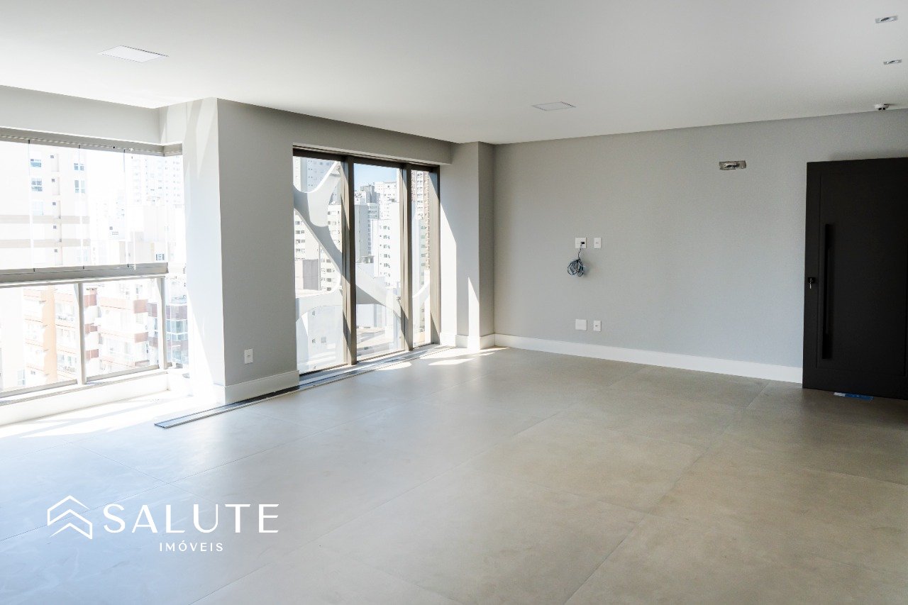 Apartamento à venda 4 suítes no Centro