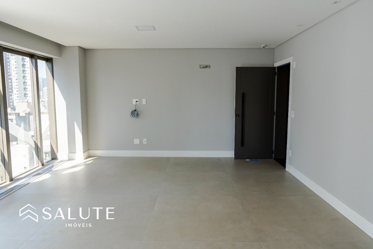 Apartamento à venda 4 suítes no Centro
