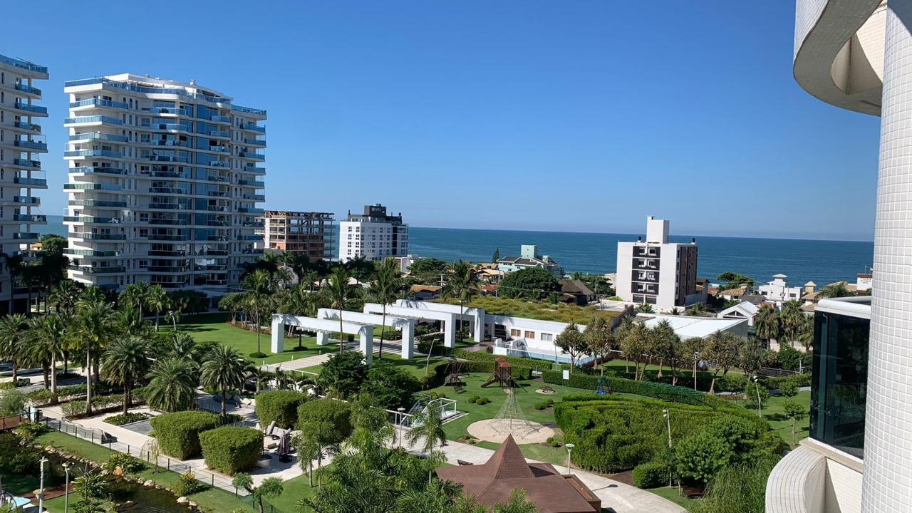 Apartamento á venda com 3 suítes na Praia Brava