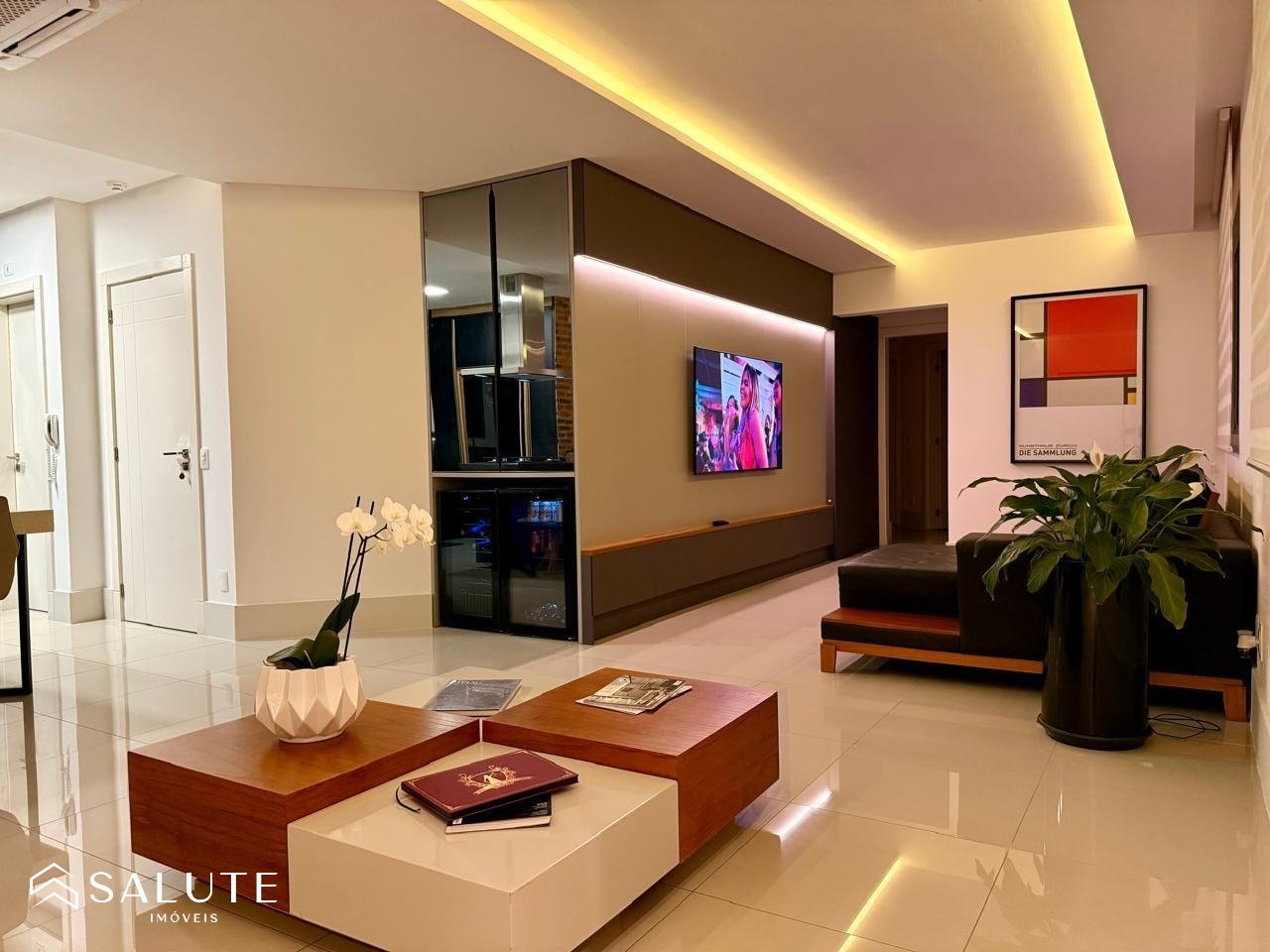 Apartamento à venda com 3 suítes na Barra Sul