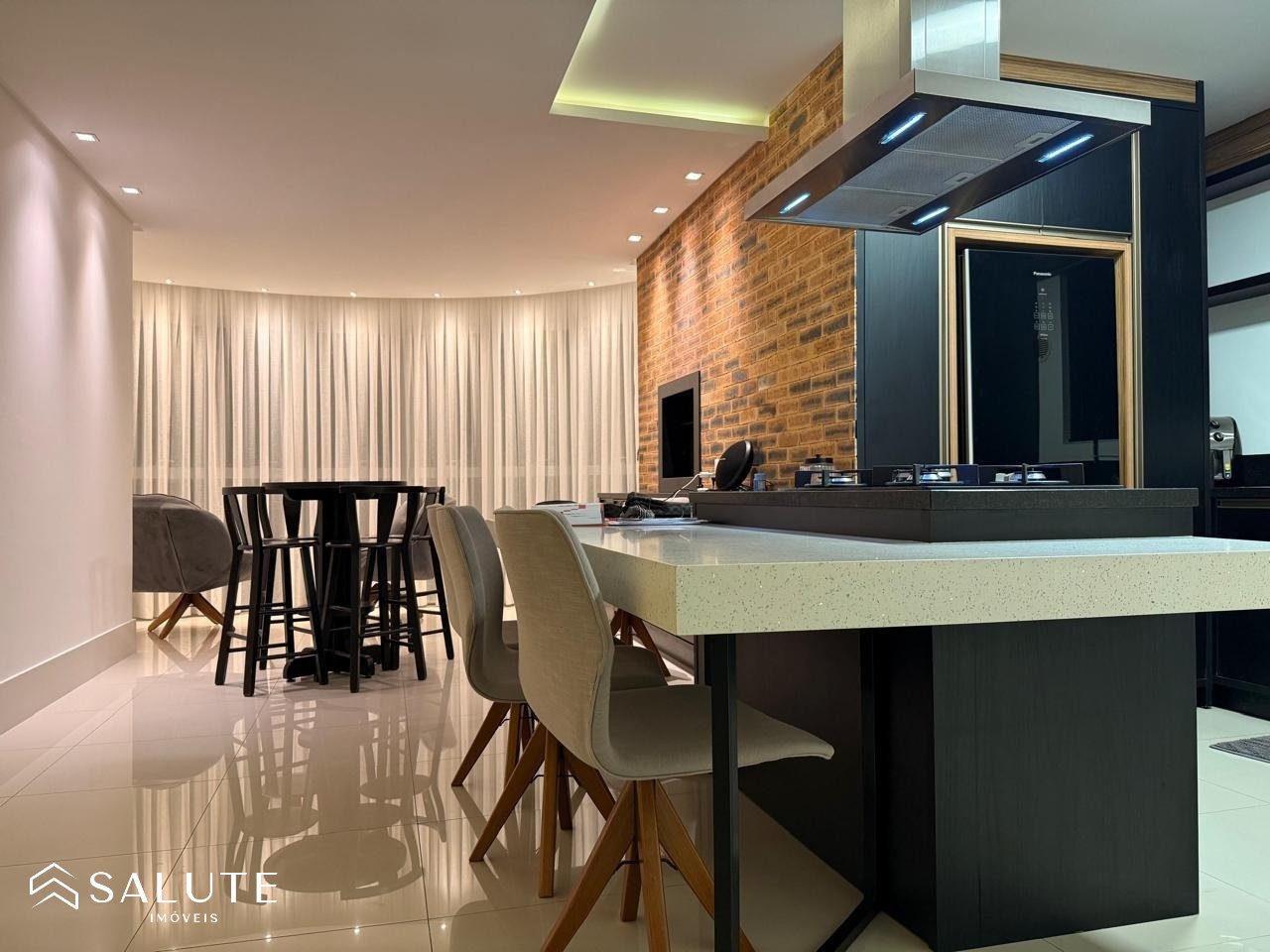 Apartamento à venda com 3 suítes na Barra Sul