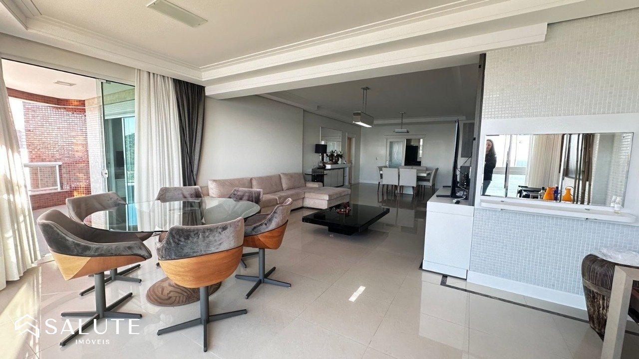 Apartamento à venda com 3 dormitórios na Barra Sul