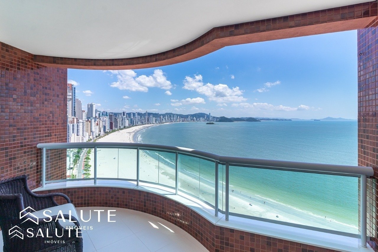 Apartamento à venda com 3 dormitórios na Barra Sul
