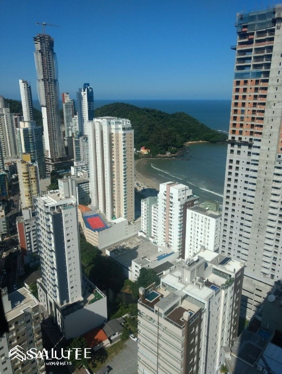 Apartamento à venda com 3 suítes na Barra Norte