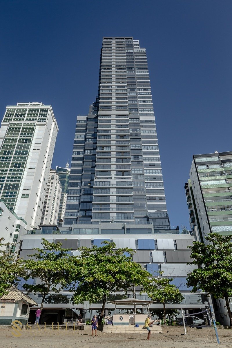 Apartamento a venda com 4 suítes na Barra Norte