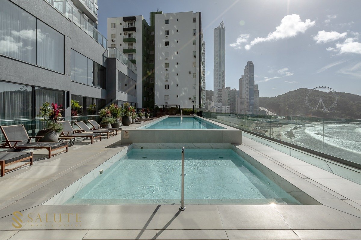 Apartamento a venda com 4 suítes na Barra Norte