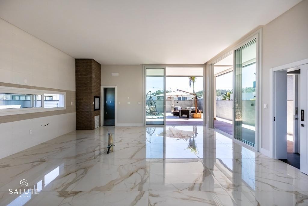 Casa à venda com 2 suítes em Camboriú