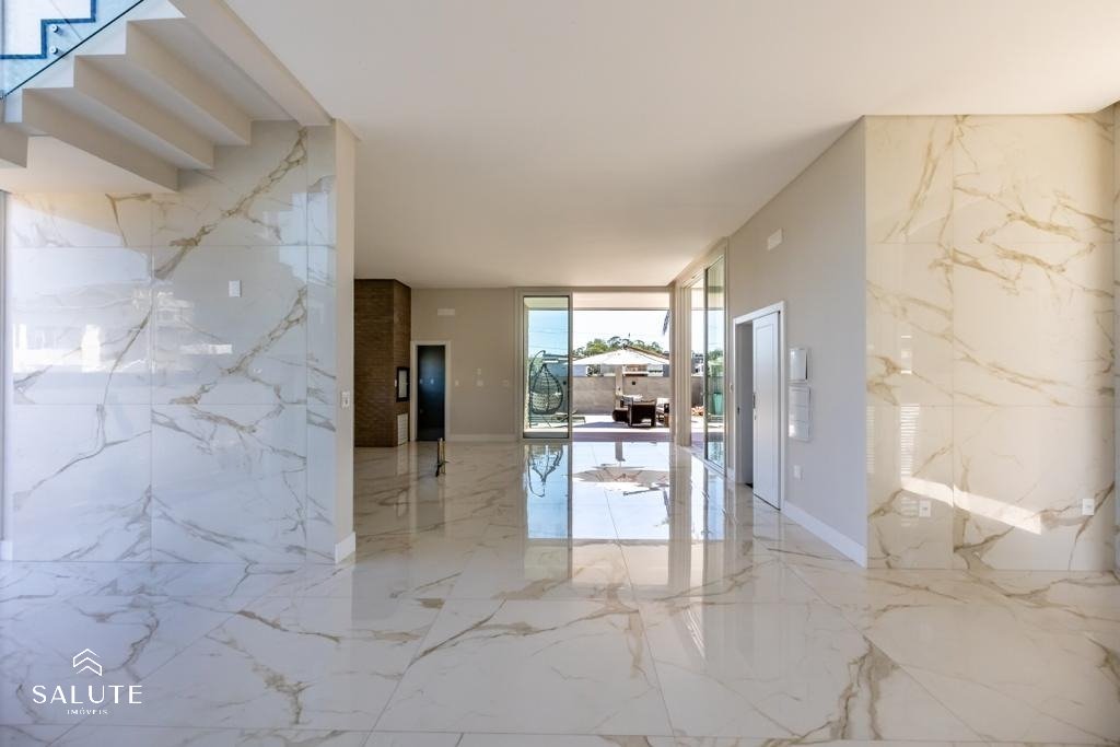 Casa à venda com 2 suítes em Camboriú