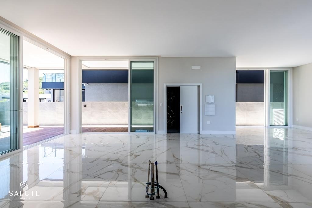 Casa à venda com 2 suítes em Camboriú