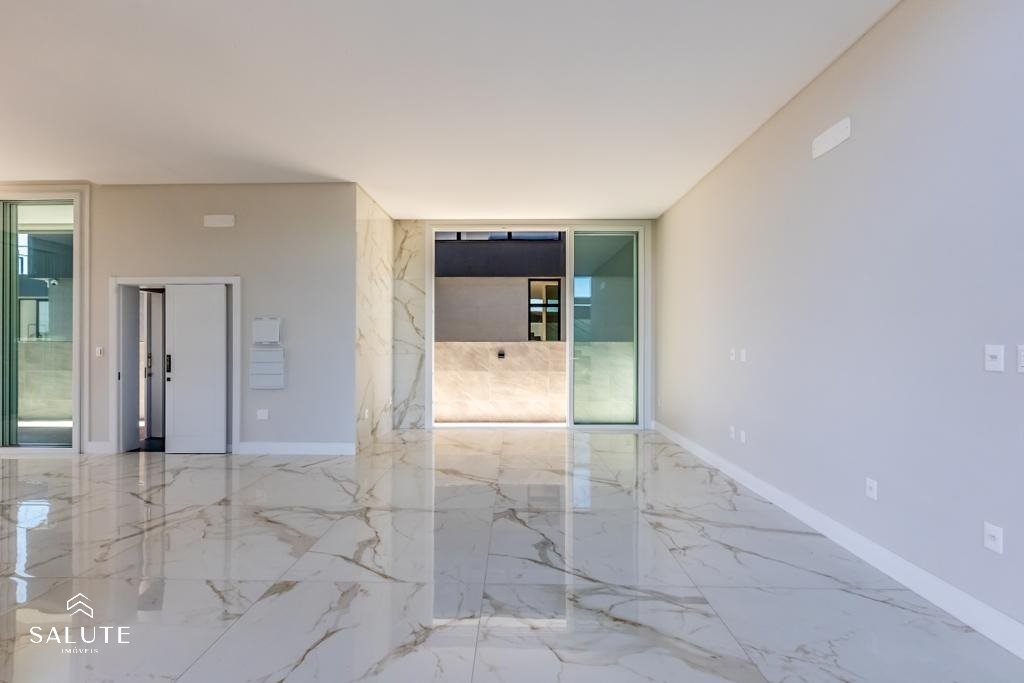 Casa à venda com 2 suítes em Camboriú