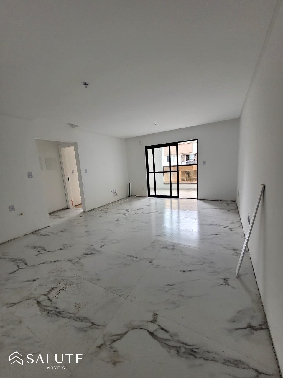 Apartamento à venda com 2 suítes no Centro
