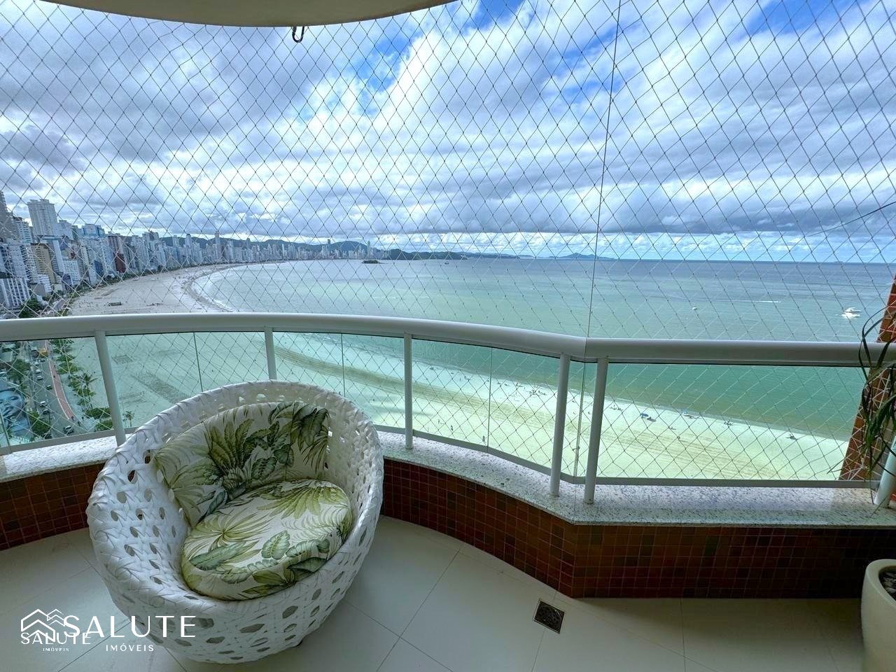 Apartamento à venda 3 suítes na Barra Sul