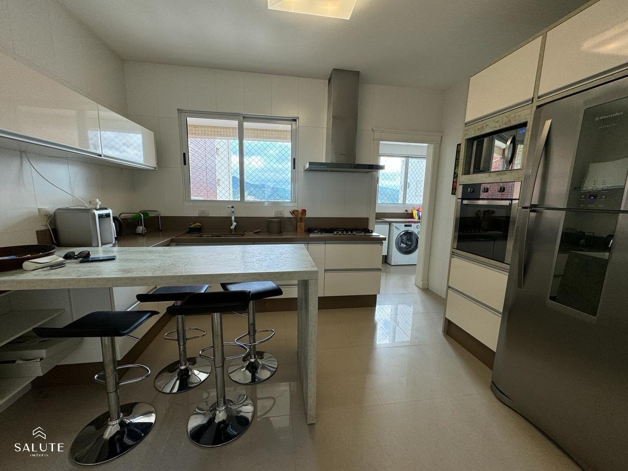 Apartamento à venda 3 suítes na Barra Sul