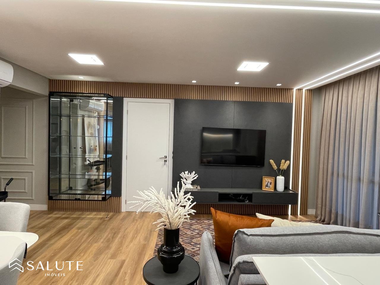 Apartamento à venda 2 dormitórios na Barra Sul