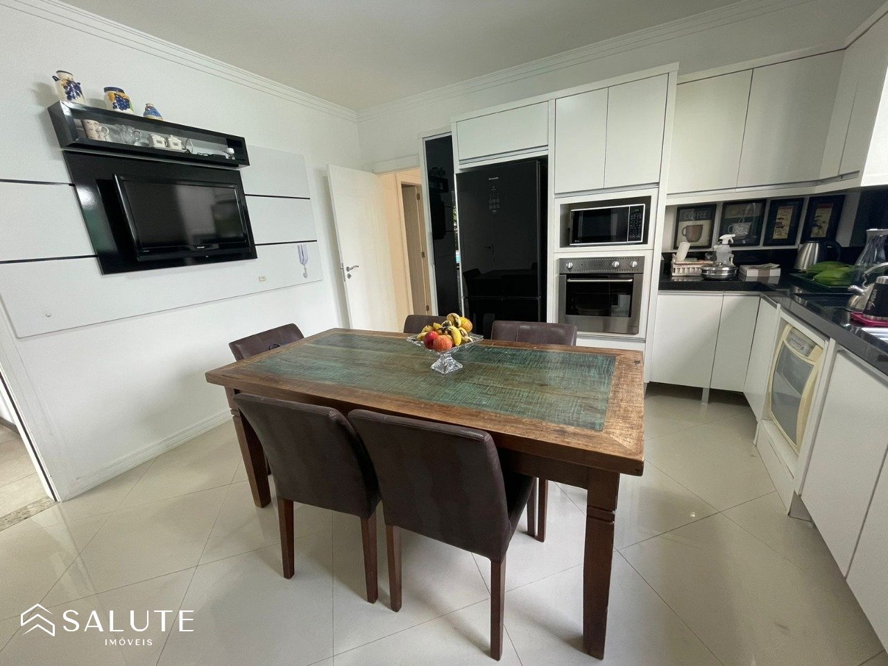 Casa para aluguel anual com 3 suítes em Itajaí