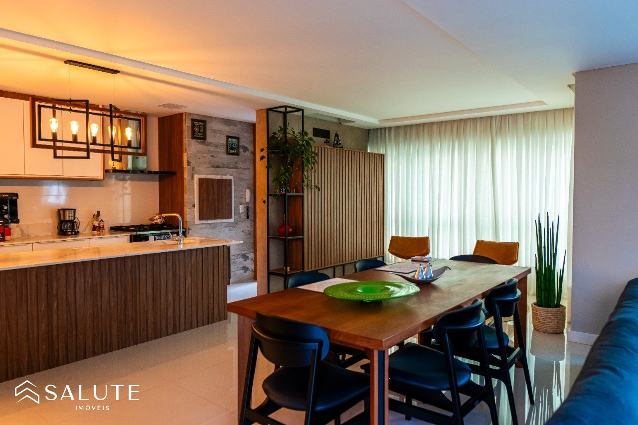 Duplex à venda com 4 suítes na Barra Sul
