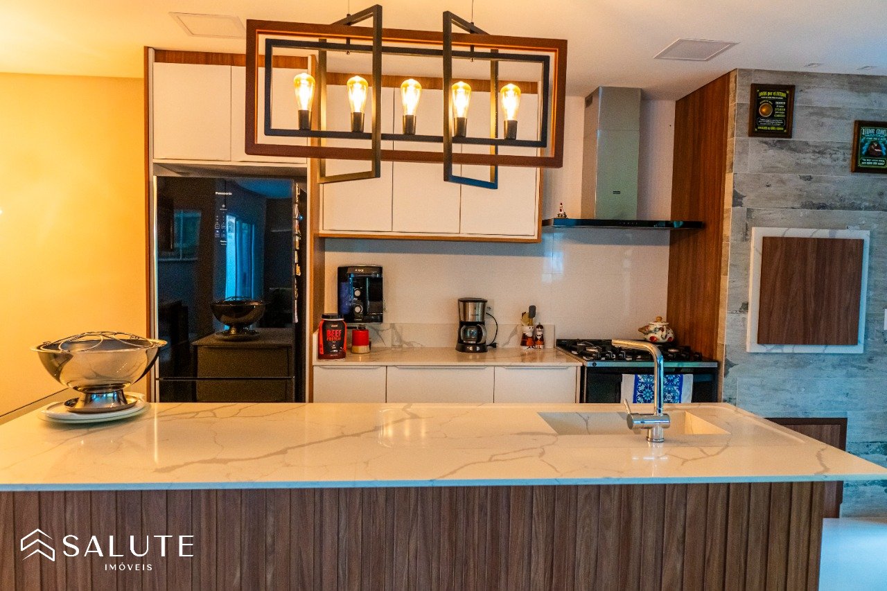 Duplex à venda com 4 suítes na Barra Sul