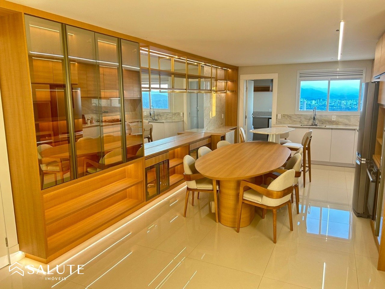 Apartamento à venda com 3 suítes na Barra Sul