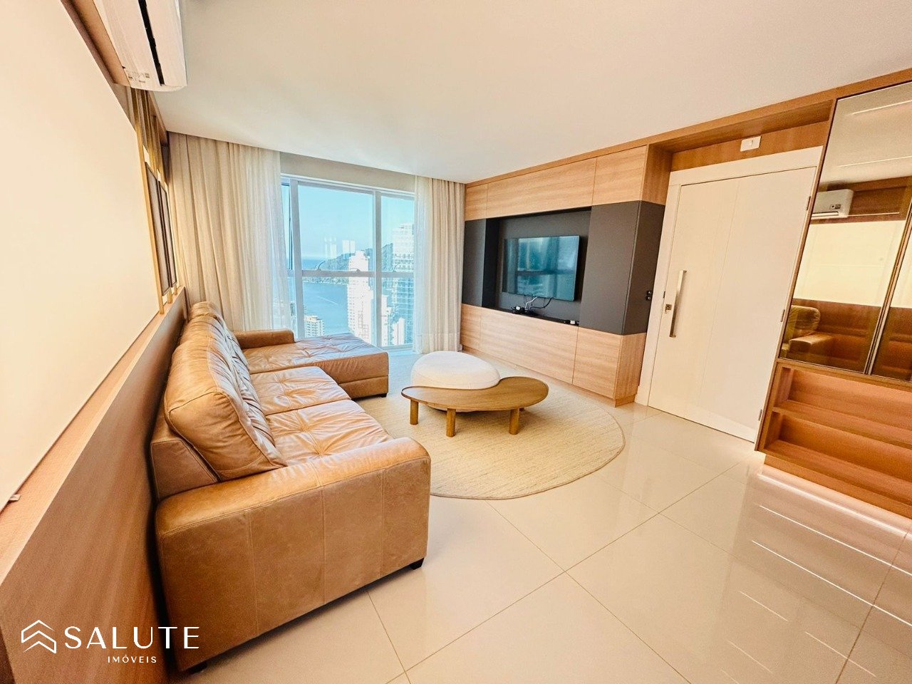 Apartamento à venda com 3 suítes na Barra Sul