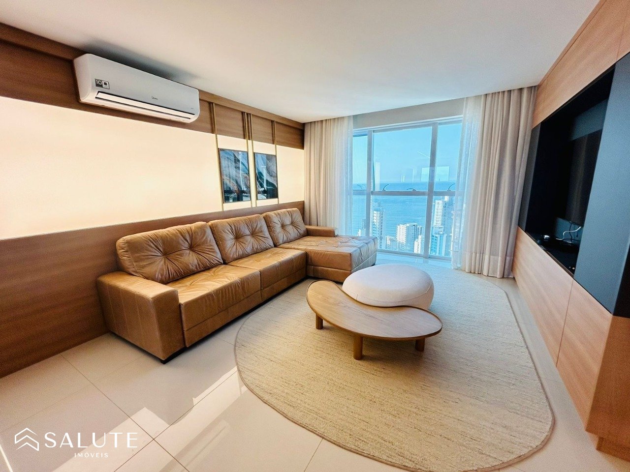 Apartamento à venda com 3 suítes na Barra Sul